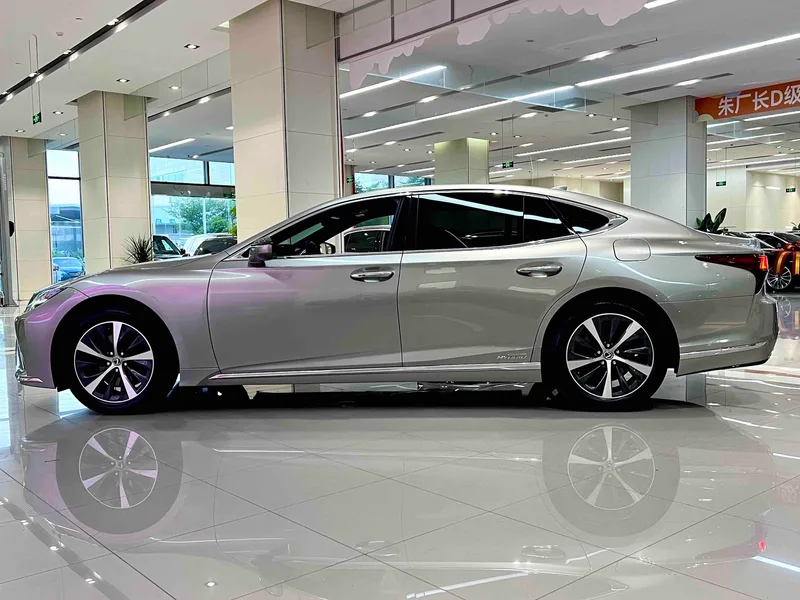 Lexus LS 2021 500h Edición de excelencia exterior foto 2 Lexus LS 2021 500h Edición de excelencia exterior foto 2