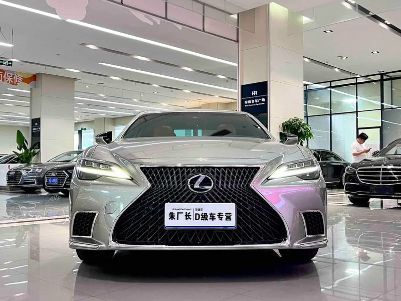 Lexus LS 2021 500h Edición de excelencia exterior foto 3 Lexus LS 2021 500h Edición de excelencia exterior foto 3