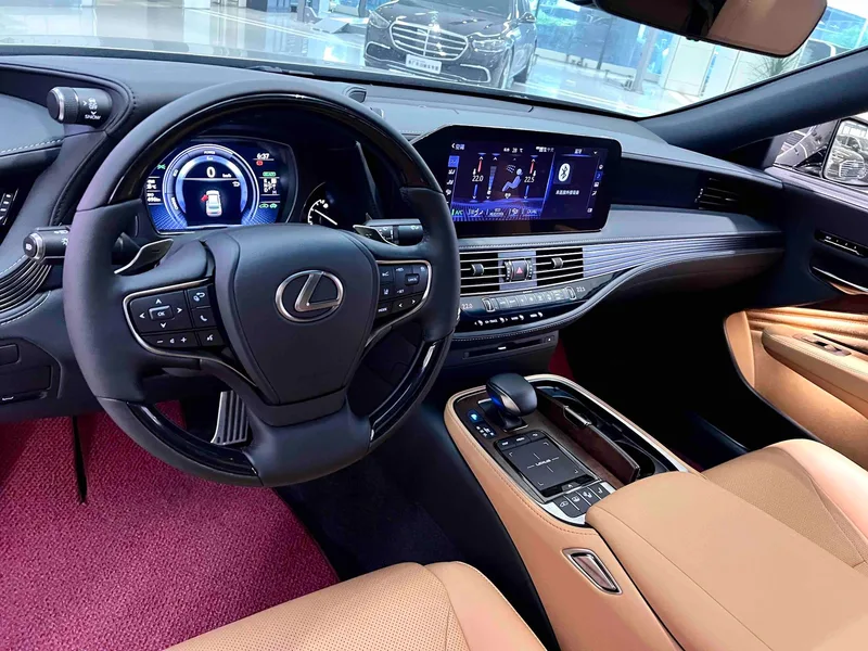 Lexus LS 2021 500h Edición de excelencia exterior foto 5 Lexus LS 2021 500h Edición de excelencia exterior foto 5