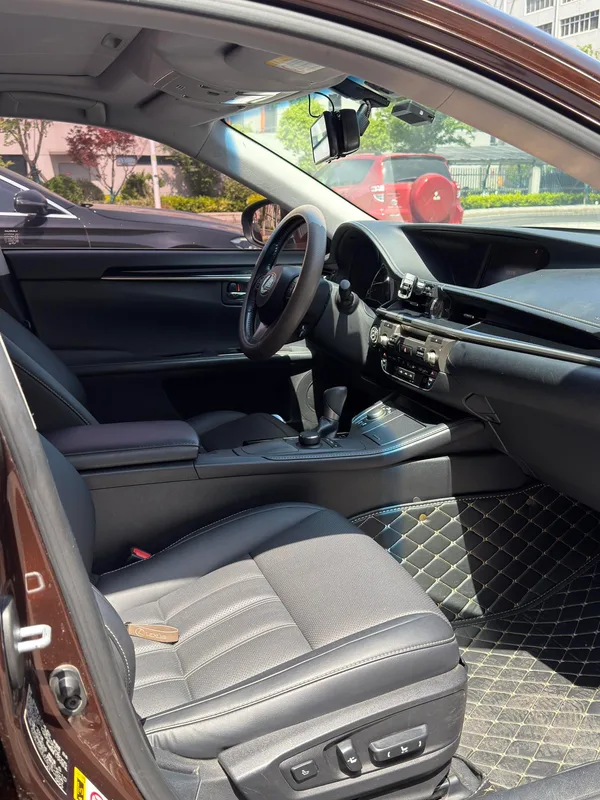 Lexus ES 2015 200 Comfort Edition interior photo 7 Lexus ES 2015 200 Comfort Edition interior photo 7