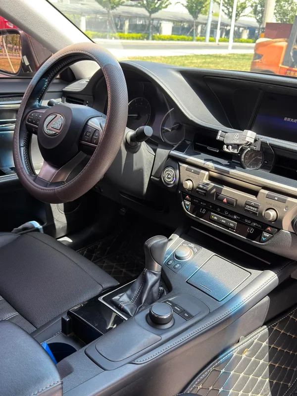 Lexus ES 2015 200 Comfort Edition interior photo 9 Lexus ES 2015 200 Comfort Edition interior photo 9