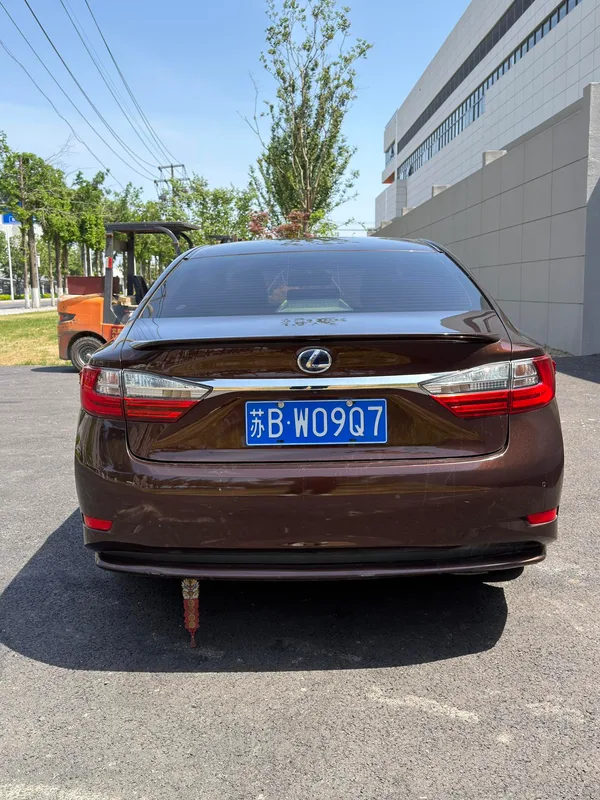 Lexus ES 2015 200 Comfort Edition interior photo 11 Lexus ES 2015 200 Comfort Edition interior photo 11