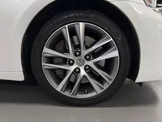 Lexus IS 2017 300 Leading Edition interior photo 11 Lexus IS 2017 300 Leading Edition interior photo 11