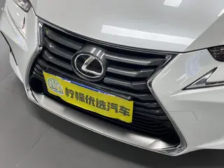 Lexus IS 2017 300 Leading Edition interior photo 14 Lexus IS 2017 300 Leading Edition interior photo 14