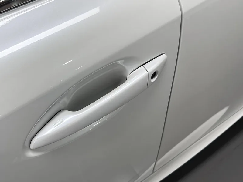Lexus IS 2017 300 Leading Edition interior photo 15 Lexus IS 2017 300 Leading Edition interior photo 15