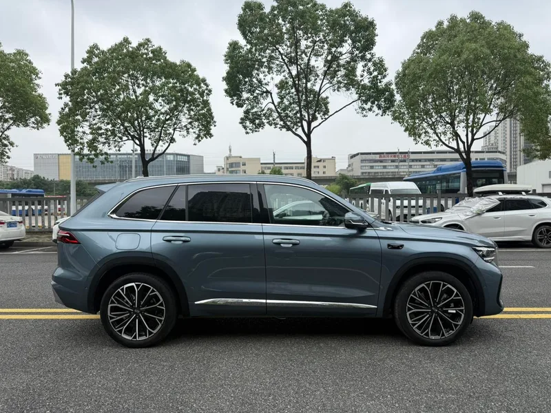 Geely Monjaro 2026 2.0TD High-power automatic four-wheel drive oriental obsidian full moon version exterior photo 4 Geely Monjaro 2026 2.0TD High-power automatic four-wheel drive oriental obsidian full moon version exterior photo 4
