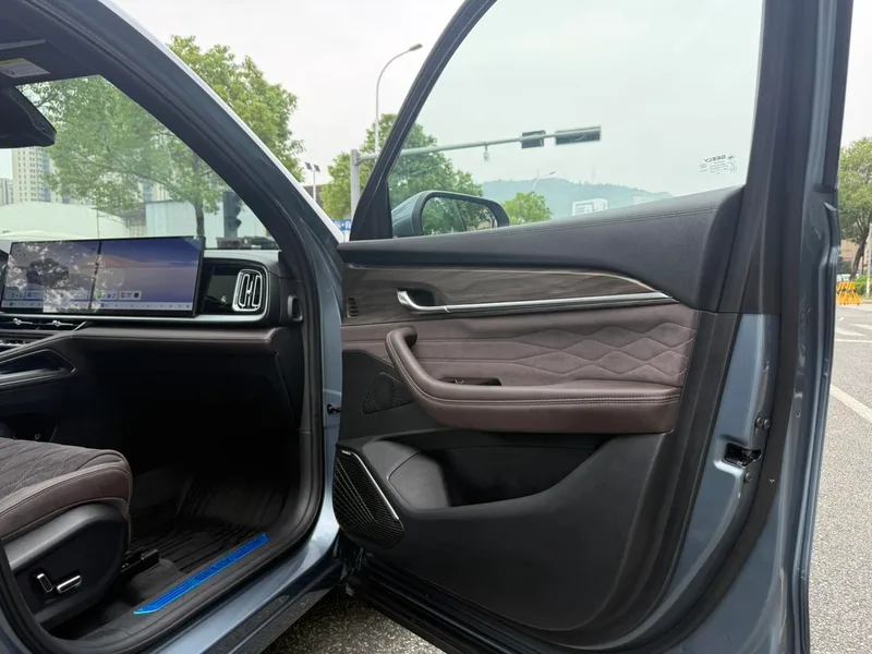 Geely Monjaro 2026 2.0TD High-power automatic four-wheel drive oriental obsidian full moon version interior photo 12 Geely Monjaro 2026 2.0TD High-power automatic four-wheel drive oriental obsidian full moon version interior photo 12
