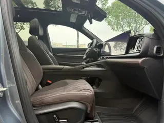 Geely Monjaro 2026 2.0TD High-power automatic four-wheel drive oriental obsidian full moon version interior photo 13 Geely Monjaro 2026 2.0TD High-power automatic four-wheel drive oriental obsidian full moon version interior photo 13