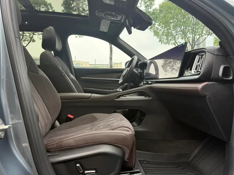 Geely Monjaro 2026 2.0TD High-power automatic four-wheel drive oriental obsidian full moon version interior photo 13 Geely Monjaro 2026 2.0TD High-power automatic four-wheel drive oriental obsidian full moon version interior photo 13