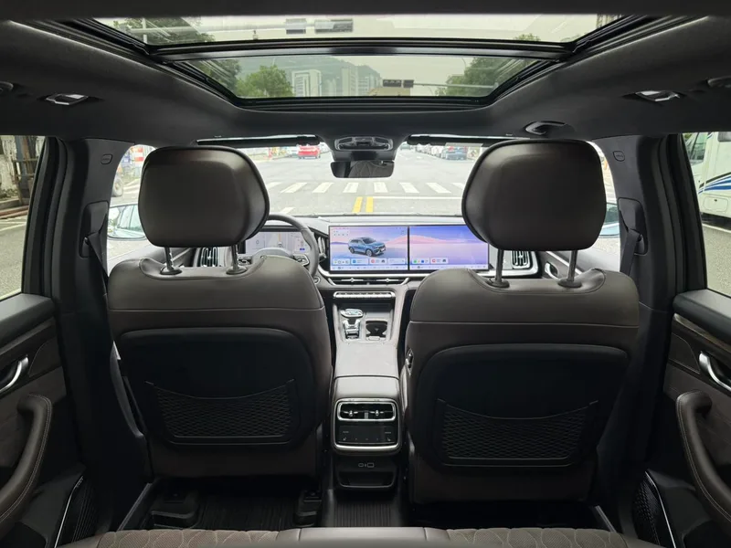 Geely Monjaro 2026 2.0TD High-power automatic four-wheel drive oriental obsidian full moon version interior photo 17 Geely Monjaro 2026 2.0TD High-power automatic four-wheel drive oriental obsidian full moon version interior photo 17
