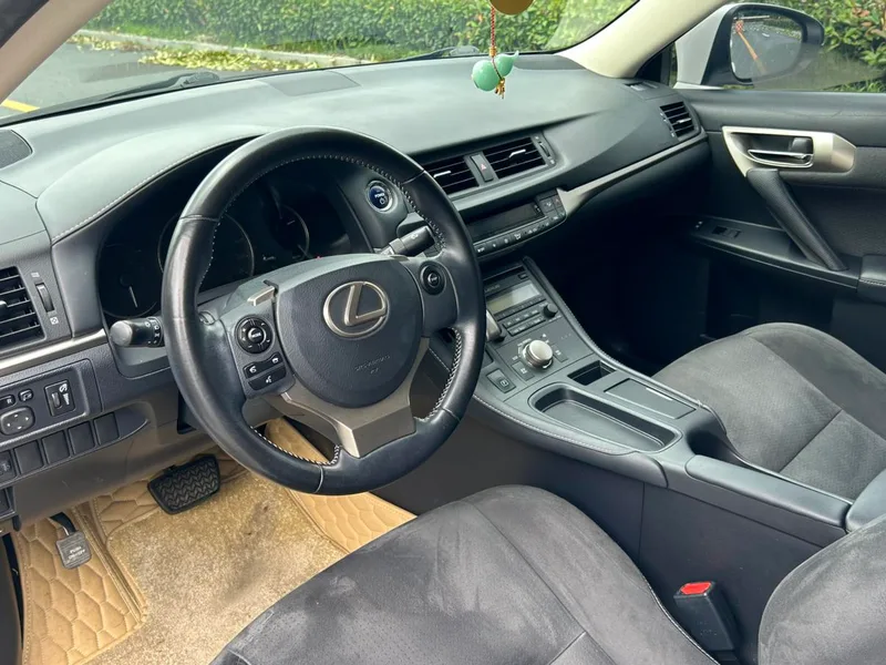 Lexus CT 2020 CT200h Elite Edition Two colors exterior photo 7 Lexus CT 2020 CT200h Elite Edition Two colors exterior photo 7