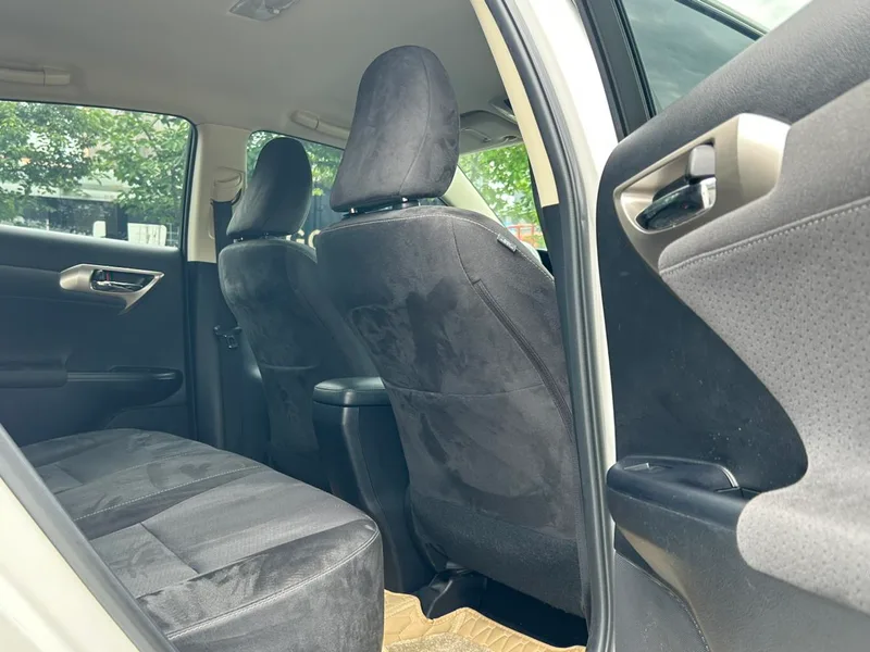 Lexus CT 2020 CT200h Elite Edition Two colors interior photo 11 Lexus CT 2020 CT200h Elite Edition Two colors interior photo 11