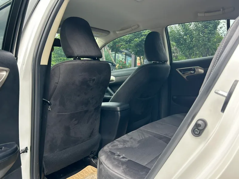 Lexus CT 2020 CT200h Elite Edition Two colors interior photo 12 Lexus CT 2020 CT200h Elite Edition Two colors interior photo 12