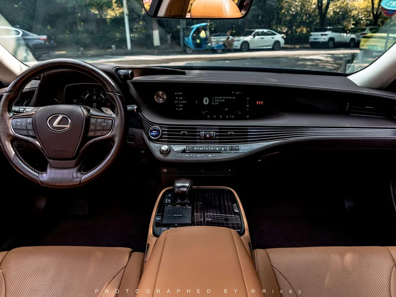 Lexus LS 2018 500h Premium Edition China V exterior photo 4
