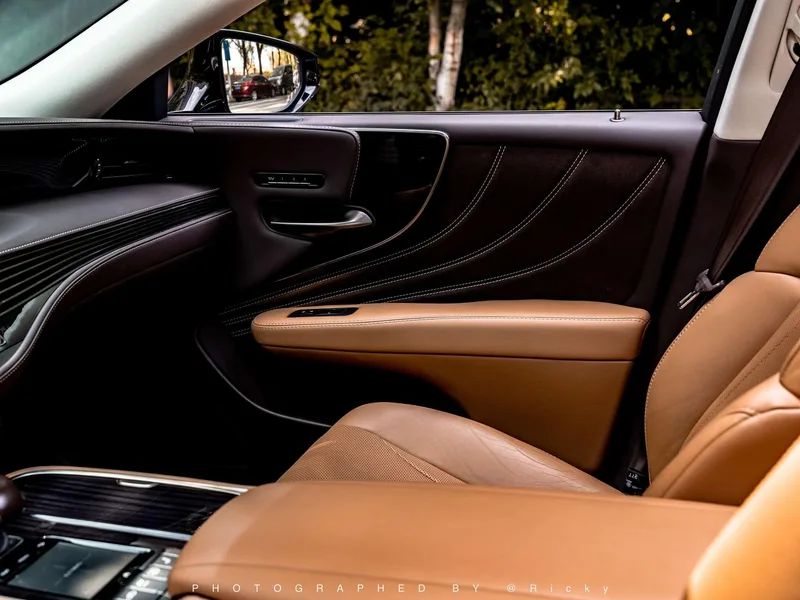 Lexus LS 2018 500h Premium Edition China V interior photo 9