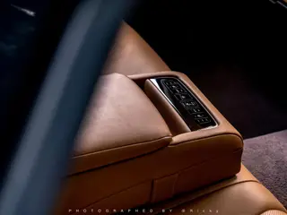 Lexus LS 2018 500h Premium Edition China V interior photo 11