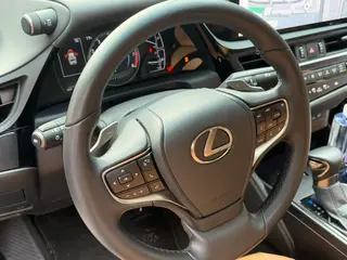 Lexus ES 2022 200 Premium Edition interior photo 8 Lexus ES 2022 200 Premium Edition interior photo 8