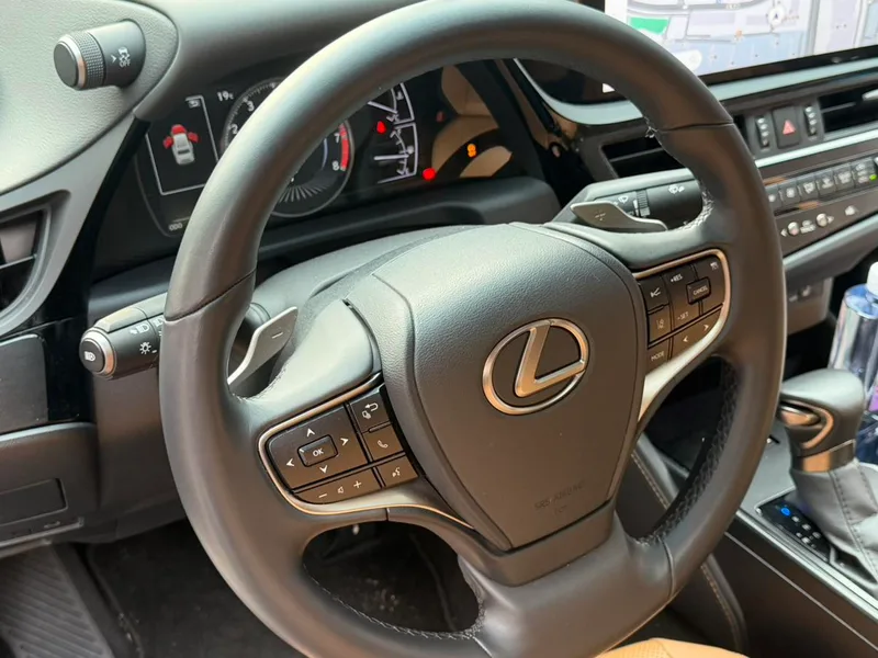 Lexus ES 2022 200 Premium Edition interior photo 8 Lexus ES 2022 200 Premium Edition interior photo 8