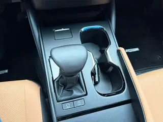 Lexus ES 2022 200 Premium Edition interior photo 9 Lexus ES 2022 200 Premium Edition interior photo 9