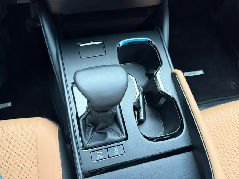 Lexus ES 2022 200 Premium Edition interior photo 9 Lexus ES 2022 200 Premium Edition interior photo 9