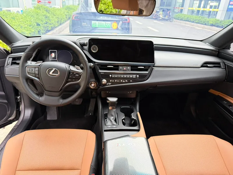 Lexus ES 2022 200 Premium Edition interior photo 11 Lexus ES 2022 200 Premium Edition interior photo 11