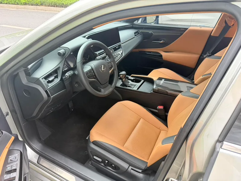 Lexus ES 2022 200 Premium Edition interior photo 13 Lexus ES 2022 200 Premium Edition interior photo 13