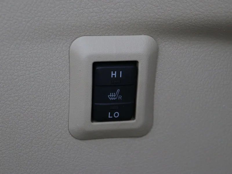 Toyota Alphard 2015 3.5L Premium Edition interior photo 12 Toyota Alphard 2015 3.5L Premium Edition interior photo 12