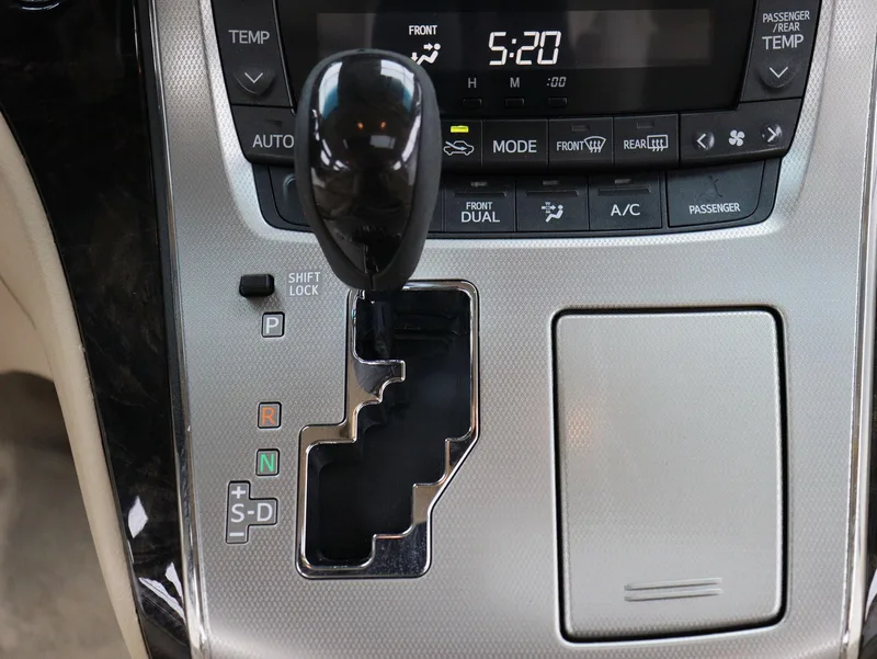 Toyota Alphard 2015 3.5L Premium Edition interior photo 19 Toyota Alphard 2015 3.5L Premium Edition interior photo 19