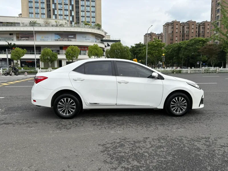 Toyota Corolla 2018 1.2T S-CVT GL Version intelligente État VI intérieur photo 7 Toyota Corolla 2018 1.2T S-CVT GL Version intelligente État VI intérieur photo 7