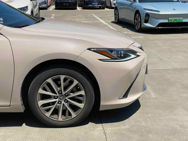 Lexus ES 2022 200 Premium Edition exterior photo 4 Lexus ES 2022 200 Premium Edition exterior photo 4