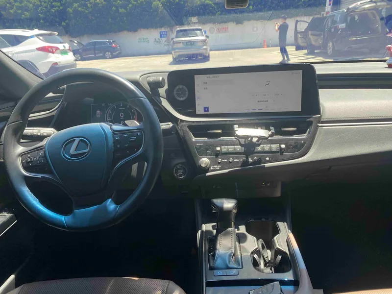 Lexus ES 2022 200 Premium Edition interior photo 7 Lexus ES 2022 200 Premium Edition interior photo 7