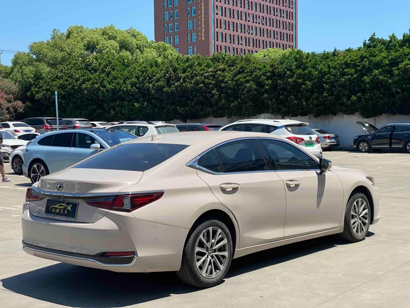 Lexus ES 2022 200 Premium Edition interior photo 8 Lexus ES 2022 200 Premium Edition interior photo 8