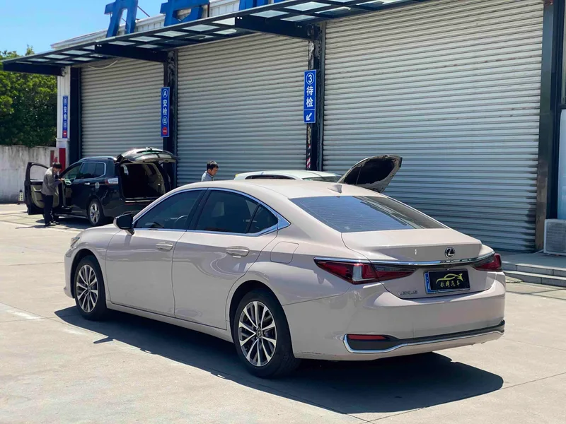 Lexus ES 2022 200 Premium Edition interior photo 10 Lexus ES 2022 200 Premium Edition interior photo 10