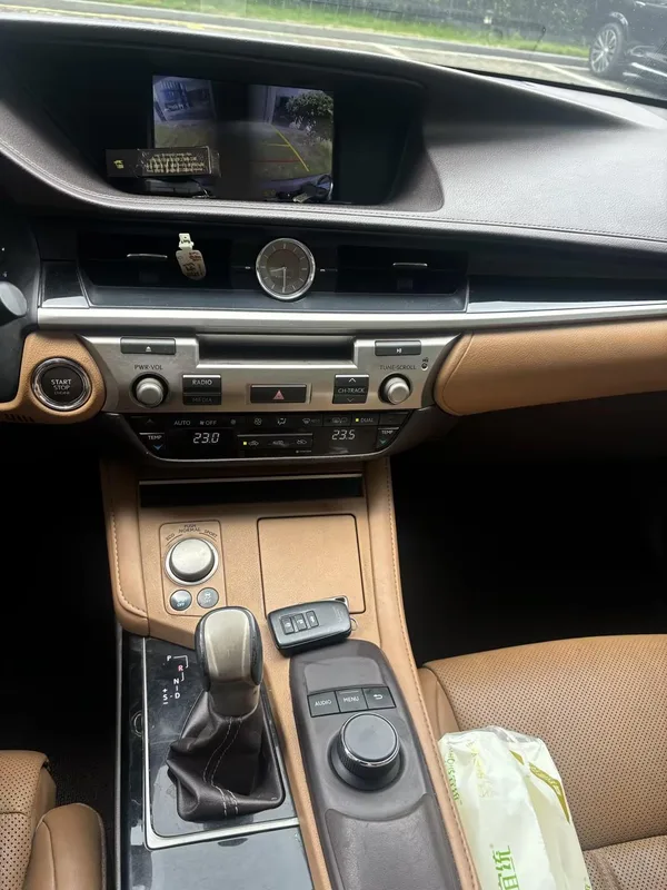 Lexus ES 2015 200 Comfort Edition exterior photo 4 Lexus ES 2015 200 Comfort Edition exterior photo 4