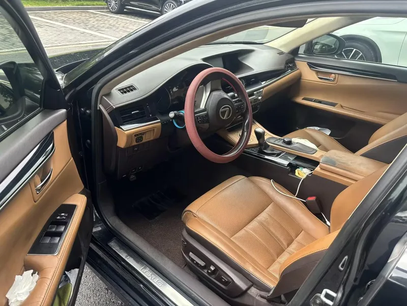 Lexus ES 2015 200 Comfort Edition interior photo 7 Lexus ES 2015 200 Comfort Edition interior photo 7