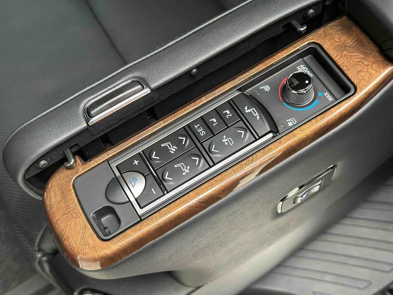 Toyota Alphard 2015 3.5L Version de luxe intérieur photo 12 Toyota Alphard 2015 3.5L Version de luxe intérieur photo 12