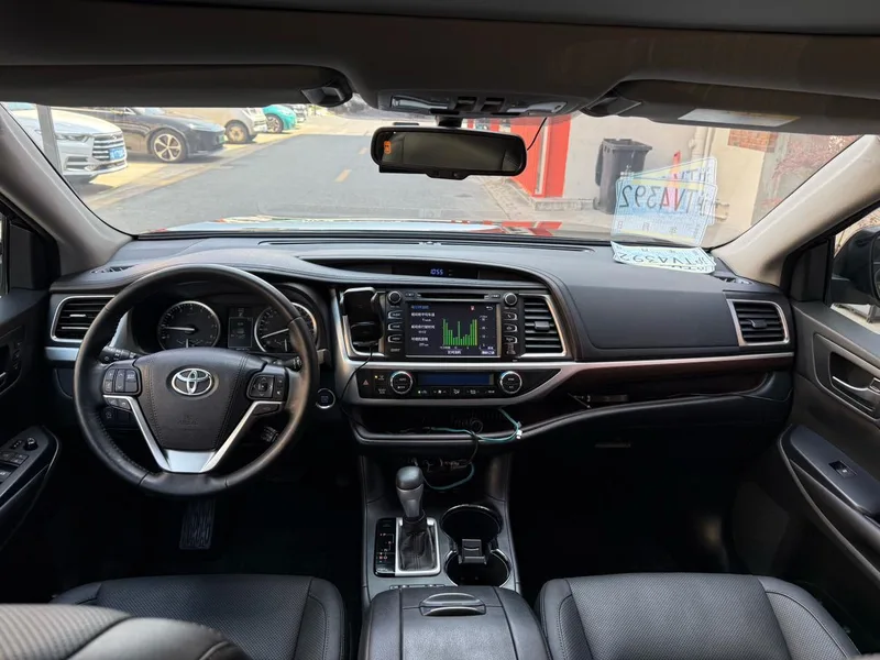 Toyota Highlander 2015 2.0T 4WD Extreme Edition 7 seat interior photo 9 Toyota Highlander 2015 2.0T 4WD Extreme Edition 7 seat interior photo 9