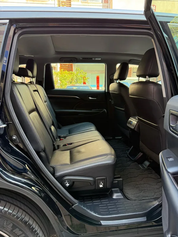 Toyota Highlander 2015 2.0T 4WD Extreme Edition 7 seat interior photo 10 Toyota Highlander 2015 2.0T 4WD Extreme Edition 7 seat interior photo 10