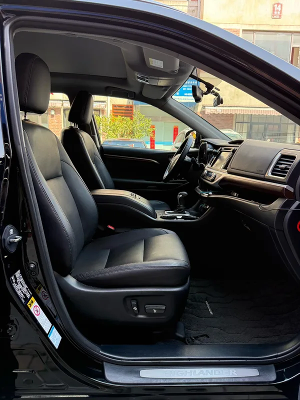 Toyota Highlander 2015 2.0T 4WD Extreme Edition 7 seat interior photo 11 Toyota Highlander 2015 2.0T 4WD Extreme Edition 7 seat interior photo 11