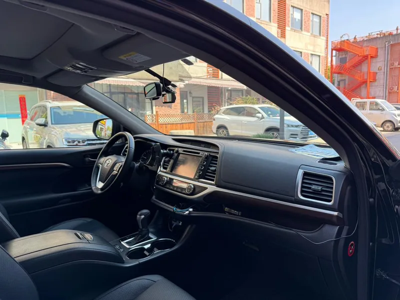 Toyota Highlander 2015 2.0T 4WD Extreme Edition 7 seat interior photo 12 Toyota Highlander 2015 2.0T 4WD Extreme Edition 7 seat interior photo 12