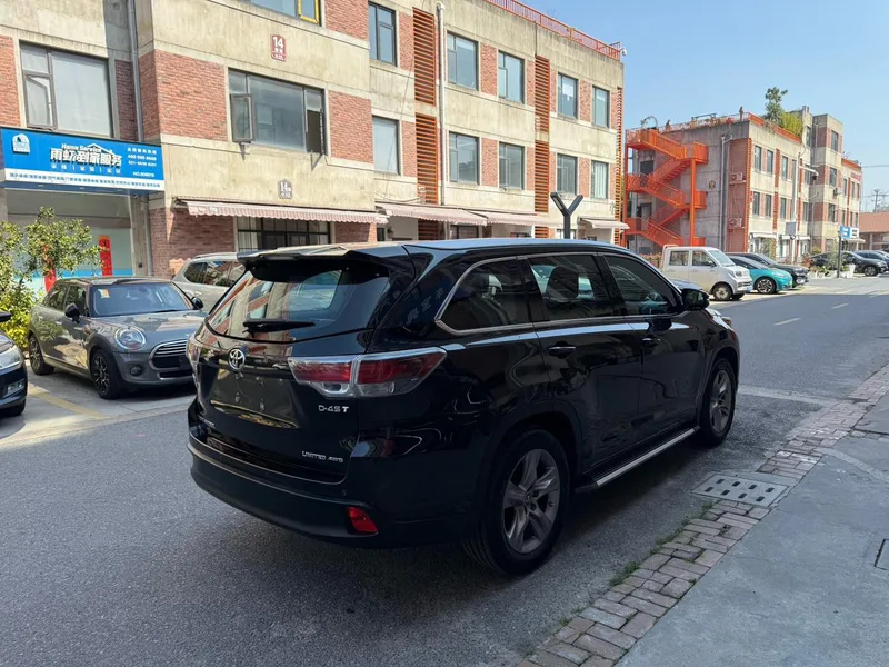 Toyota Highlander 2015 2.0T 4WD Extreme Edition 7 seat interior photo 13 Toyota Highlander 2015 2.0T 4WD Extreme Edition 7 seat interior photo 13