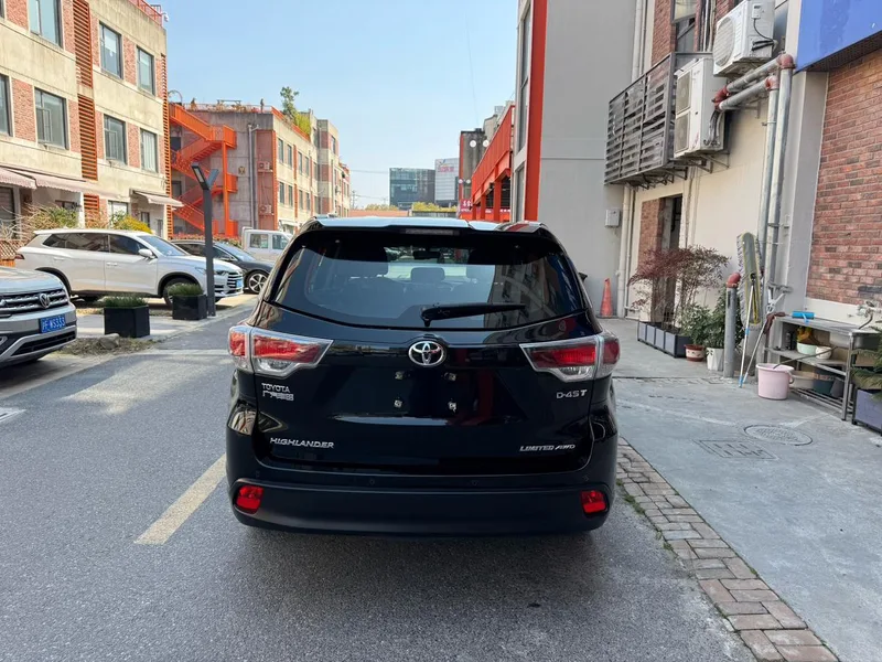 Toyota Highlander 2015 2.0T 4WD Extreme Edition 7 seat interior photo 14 Toyota Highlander 2015 2.0T 4WD Extreme Edition 7 seat interior photo 14