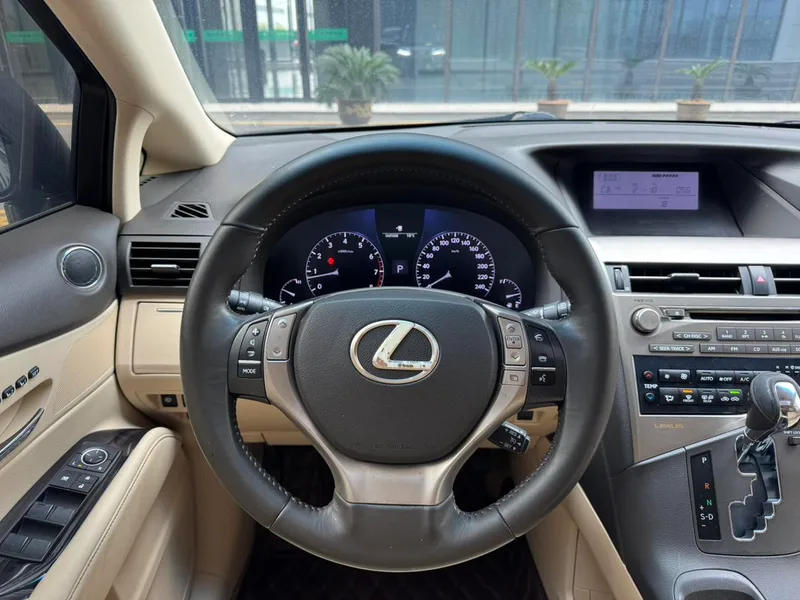 Lexus RX Classic 2012 270 Version élégante intérieur photo 9 Lexus RX Classic 2012 270 Version élégante intérieur photo 9