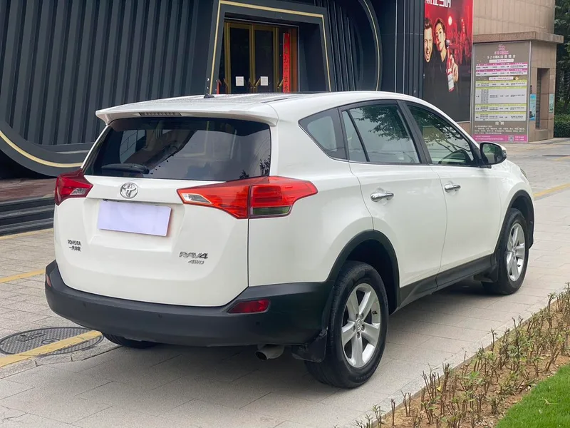 Toyota RAV4 2013 2.5L Automatic four-wheel drive elite version interior photo 9 Toyota RAV4 2013 2.5L Automatic four-wheel drive elite version interior photo 9