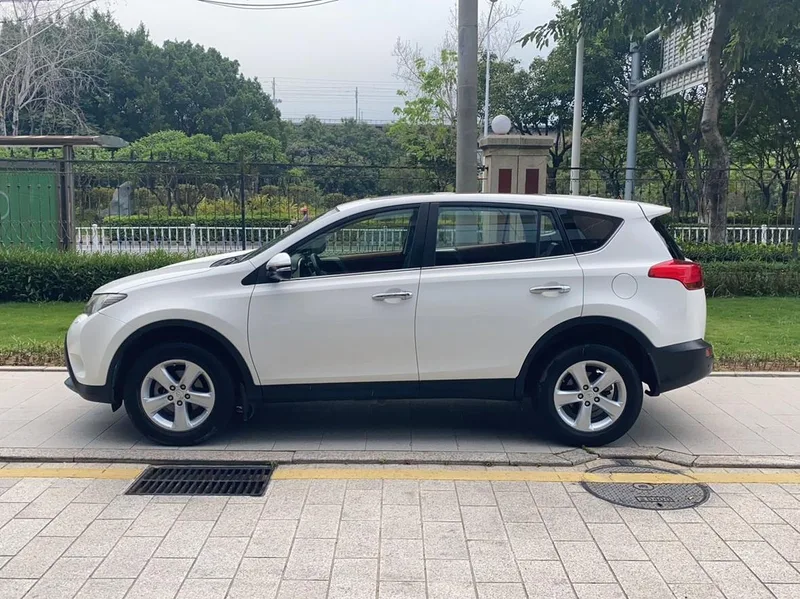 Toyota RAV4 2013 2.5L Automatic four-wheel drive elite version interior photo 10 Toyota RAV4 2013 2.5L Automatic four-wheel drive elite version interior photo 10