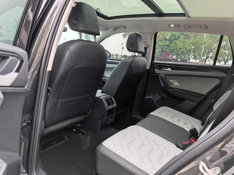 Volkswagen Tayron 2025 Compartir 330TSI Dos tracciones interior foto 6 Volkswagen Tayron 2025 Compartir 330TSI Dos tracciones interior foto 6