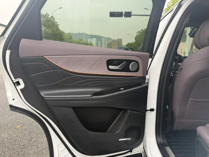 Chery Tiggo 9 2025 2.0T AT Two-Wheel Drive Premium Edition interior photo 19 Chery Tiggo 9 2025 2.0T AT Two-Wheel Drive Premium Edition interior photo 19