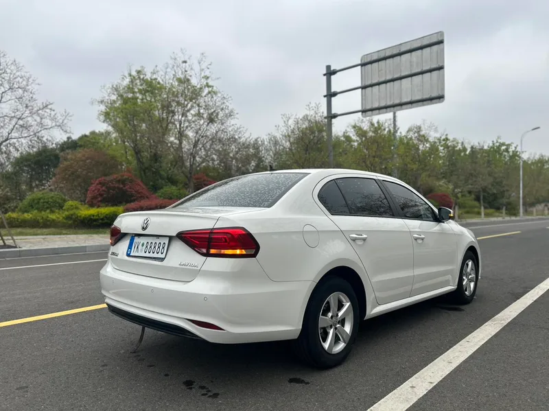 Landwind Volkswagen Lavida 2019 Set Sail 1.5L Automatic Fashion Edition Country VI exterior photo 7 Landwind Volkswagen Lavida 2019 Set Sail 1.5L Automatic Fashion Edition Country VI exterior photo 7