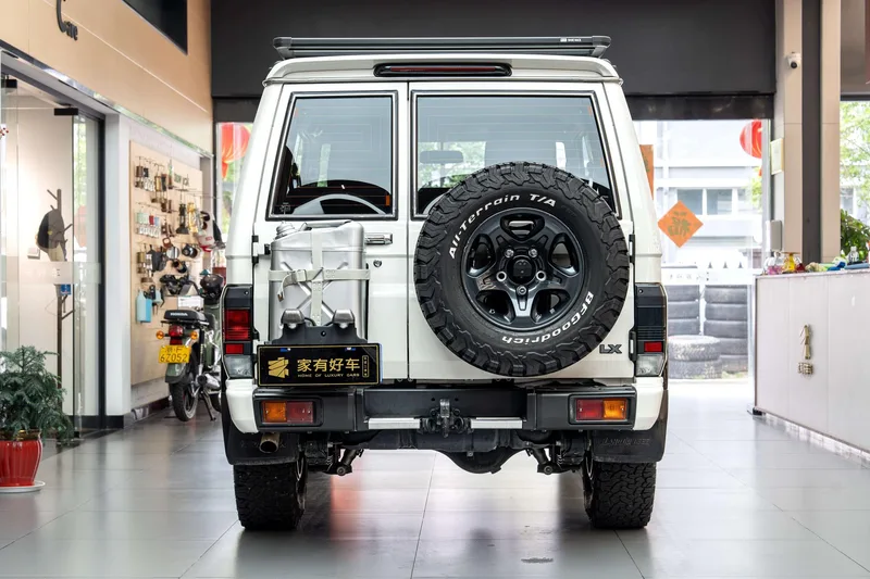Toyota Land Cruiser 70 Series 2022 4.0L Manual Four-wheel drive 5 seat parallel import exterior photo 5 Toyota Land Cruiser 70 Series 2022 4.0L Manual Four-wheel drive 5 seat parallel import exterior photo 5