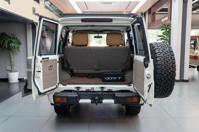 Toyota Land Cruiser 70 Series 2022 4.0L Manual Four-wheel drive 5 seat parallel import exterior photo 6 Toyota Land Cruiser 70 Series 2022 4.0L Manual Four-wheel drive 5 seat parallel import exterior photo 6